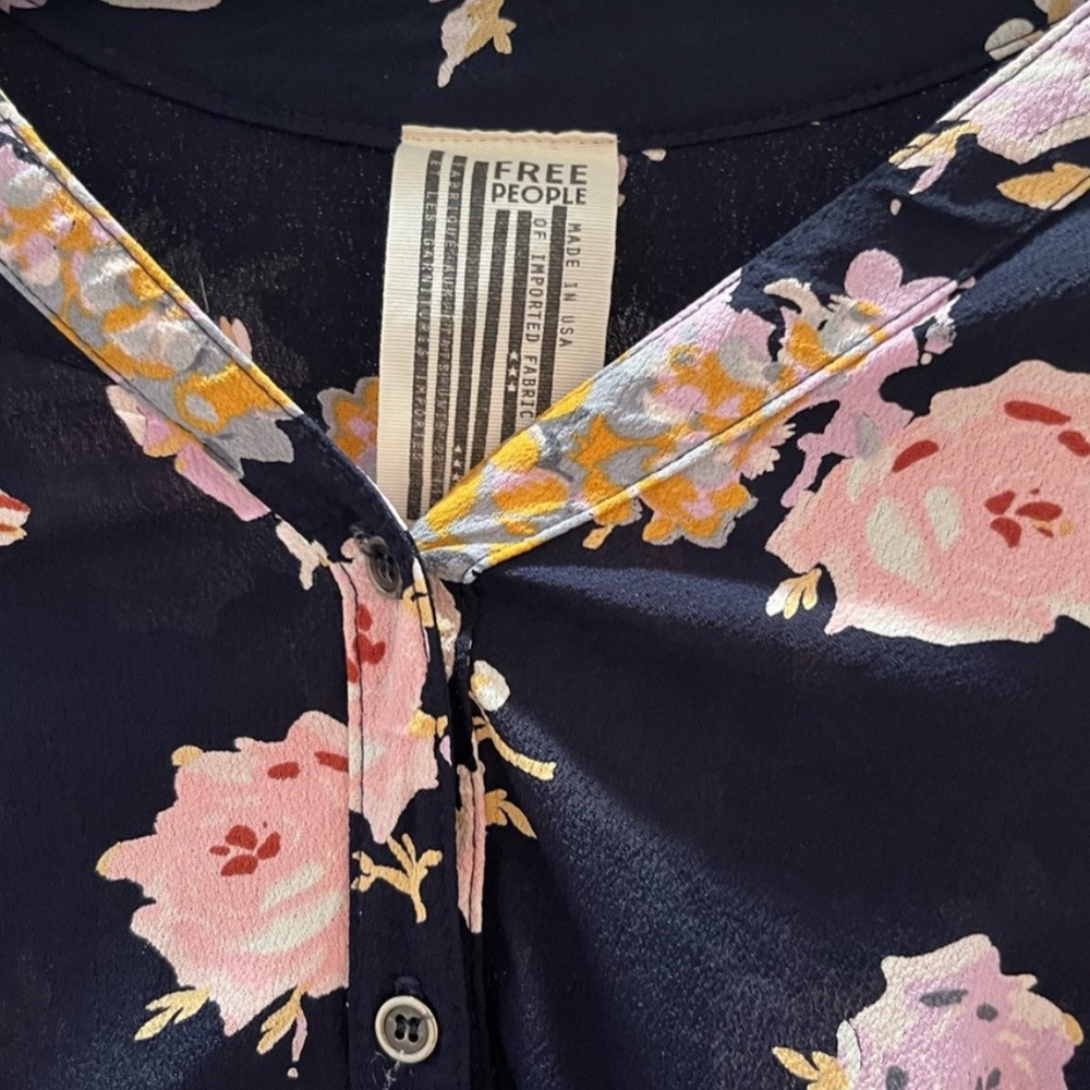 Free People Medium Julia Printed Navy Floral dress or tunic long sleeves EUC! - Picture 4 of 7